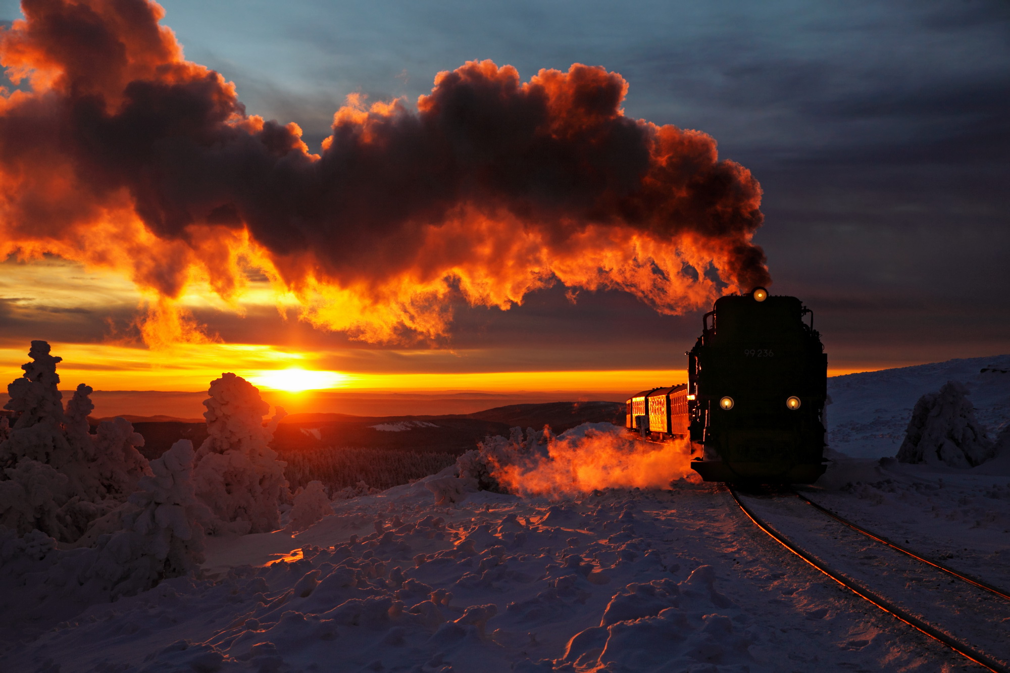 Brockenbahn bei Sonnenuntergang